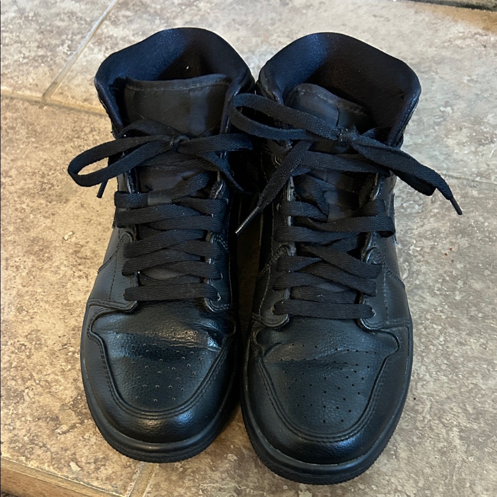 Nike Men's Black Leather Sneakers